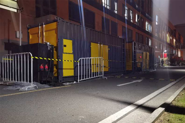 青龙柴油发电机组的输出电压是如何调节的？